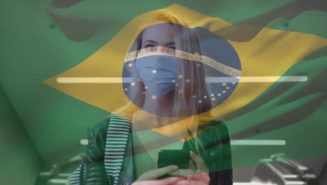 Animation-Der-Brasilianischen-Flagge,-Die-über-Einer-Kaukasischen-Frau-Mit-Gesichtsmaske-In-Der-Stadtstraße-Weht
