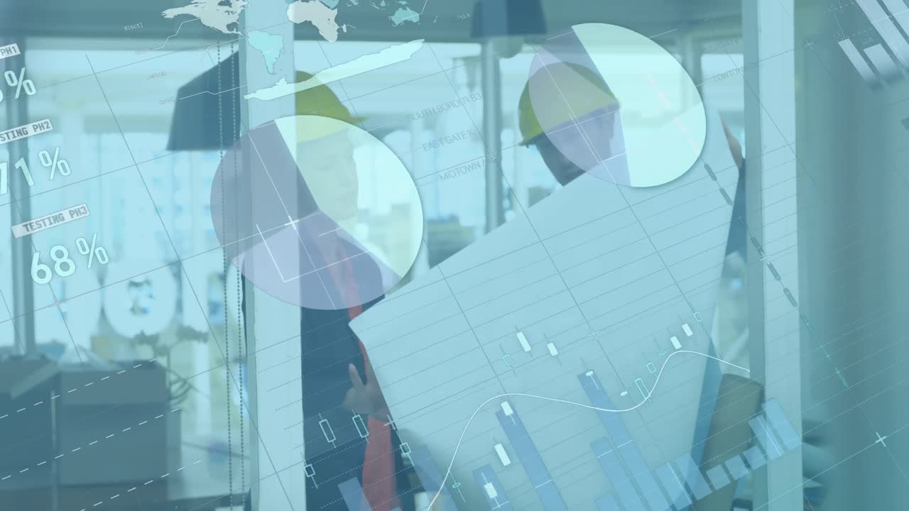 анимация обработки данных против различных мужчин и женщин-инженеров, обсуждающих план