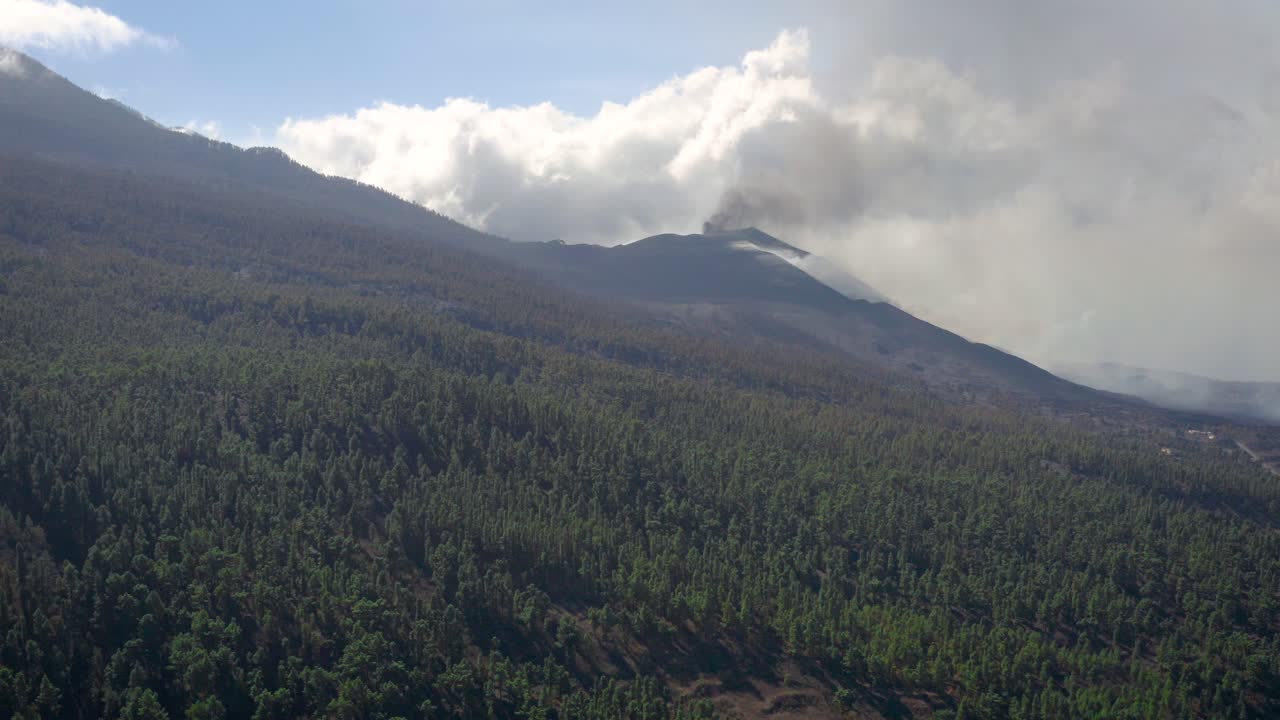 levantamiento de drones del volcán cumbre vieja durante la erupción