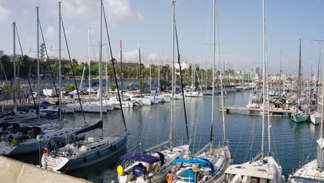 Segelboote-Im-Olympischen-Hafen-Von-Barcelona