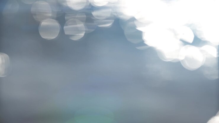 sfondo bokeh abbagliamento sull'acqua
