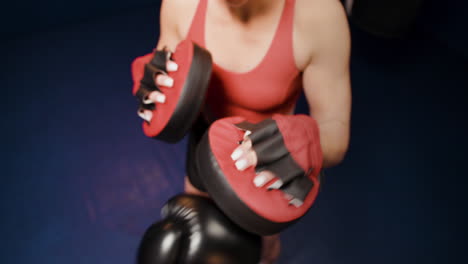 sesión de entrenamiento de boxeo femenino