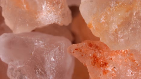 Himalayan-pink-salt-Super-Macro-Close-Up.-Due-mainly-to-marketing-costs,-pink-Himalayan-salt-is-up-to-twenty-times-more-expensive-than-table-or-sea-salt.