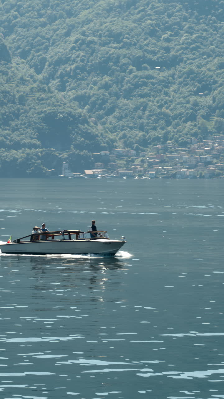 Perahu di Danau Como