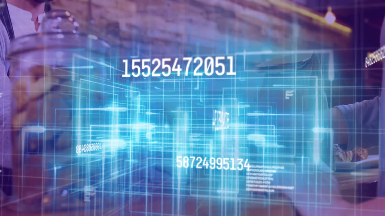 animación de números cambiantes sobre las manos de un hombre caucásico usando una terminal de pago