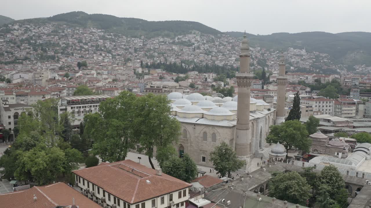 Bursan suuri moskeija eli Ulu Cami on moskeija Bursassa, Turkissa. Se on rakennettu 1300-luvulla.