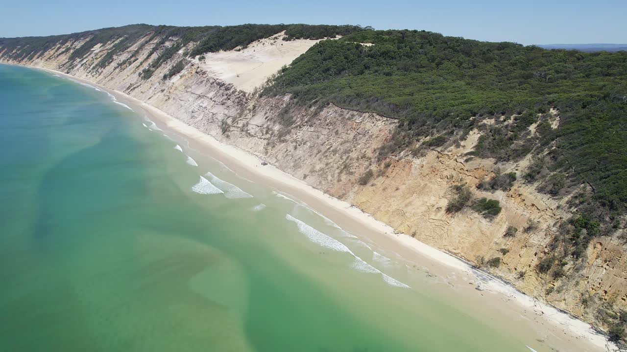 carlo sandblow - impresionante arena arrastrada por el viento en la selva tropical de rainbow beach en cooloola, queensland
