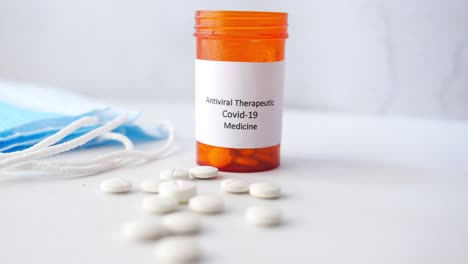 medicamentos antivirales para la covid-19 y máscaras faciales