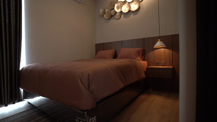 Casa moderna con camere da letto spaziose con concept di colore marrone e bianco, pubblicità immobiliare