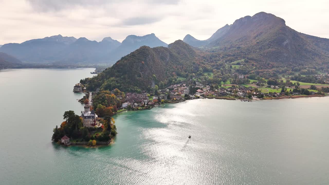 Duingt peninsula on Lake Annecy, showing Château in the foreground and the village backed by Alpine hills and peaks in Haute‑Savoie, Auvergne‑Rhône‑Alpes, France