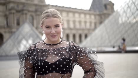 stylish woman at the louvre museum