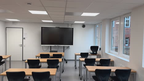 a classroom full of tables and chairs