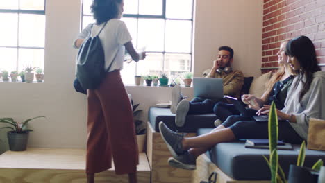 colaboración moderna en las oficinas