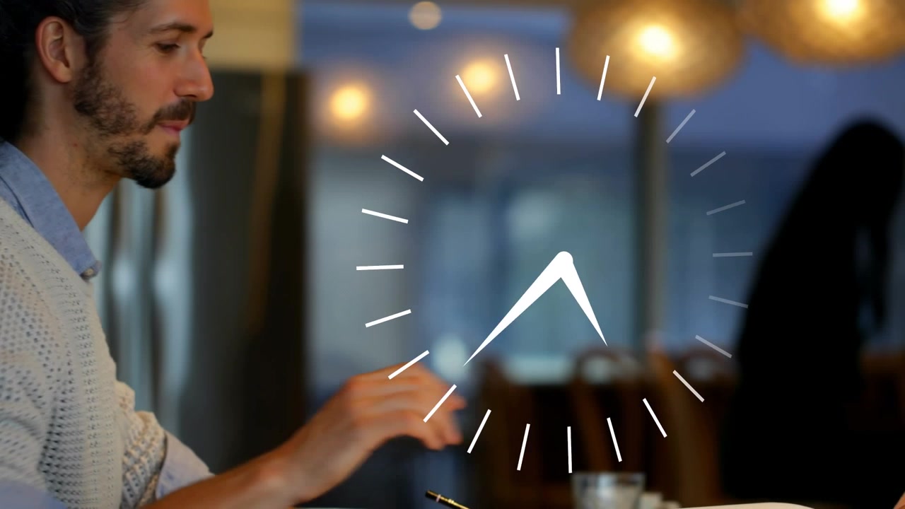 Animación del procesamiento de datos sobre diversos profesionales que toman notas