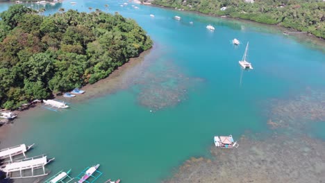 vista aérea de la bahía de puerto galera