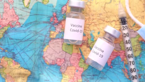 vacunas contra la covid-19 en un mapa del mundo