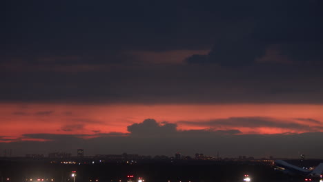 Despegue-De-Un-Avión-Nocturno