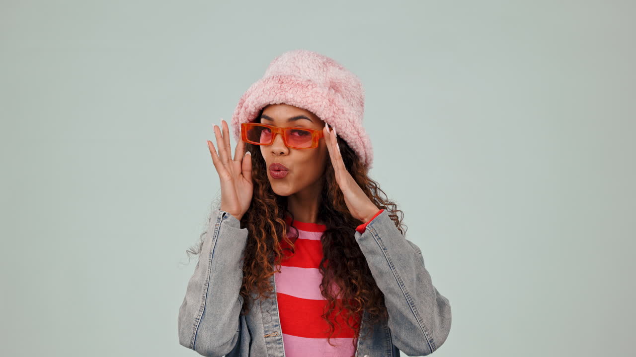 패션, 선글라스 및 여성의 얼굴 걱거리기