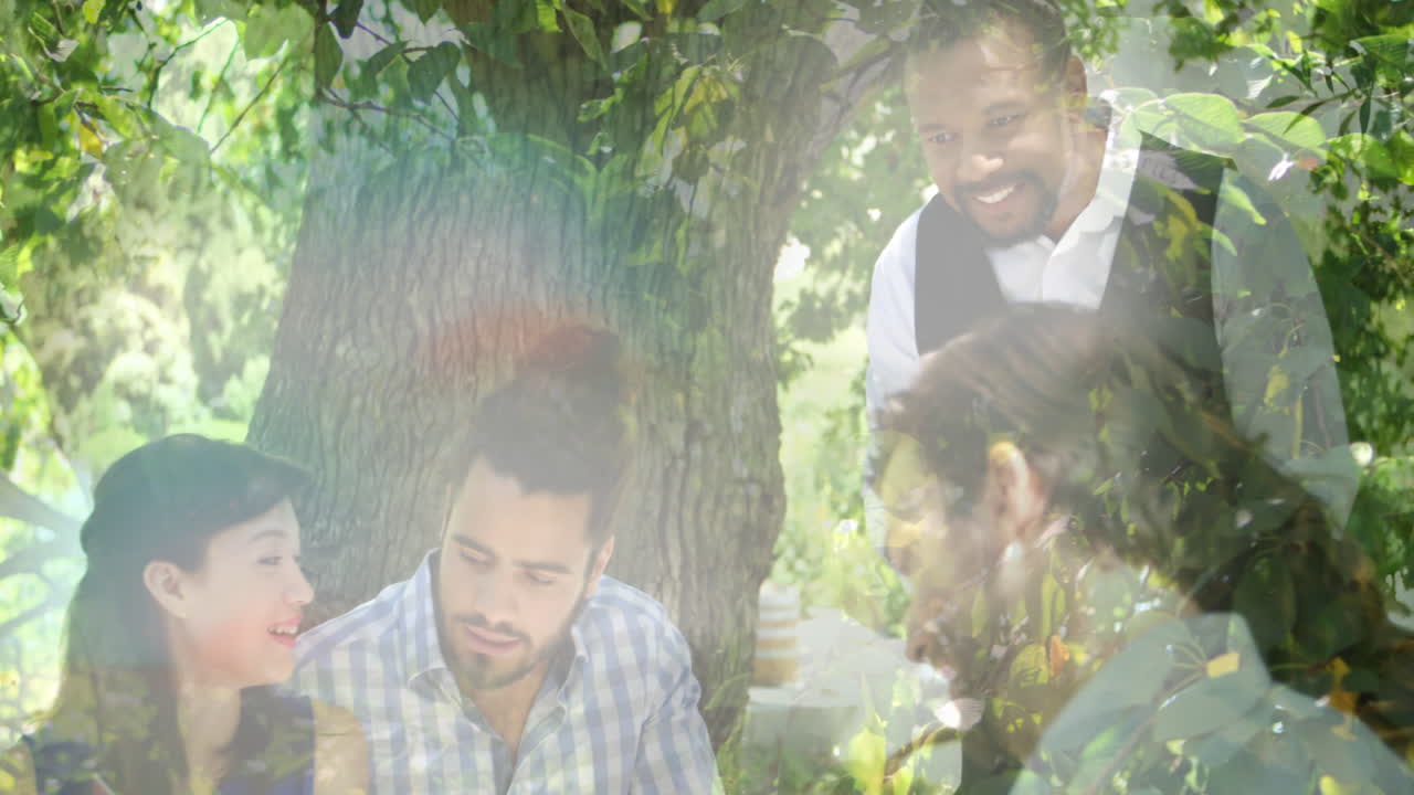 행복 한 다양한 친구 들 이  ⁇ 빛 이 있는 날 와인 과 함께 피크닉 을 하는 빛 의 애니메이션