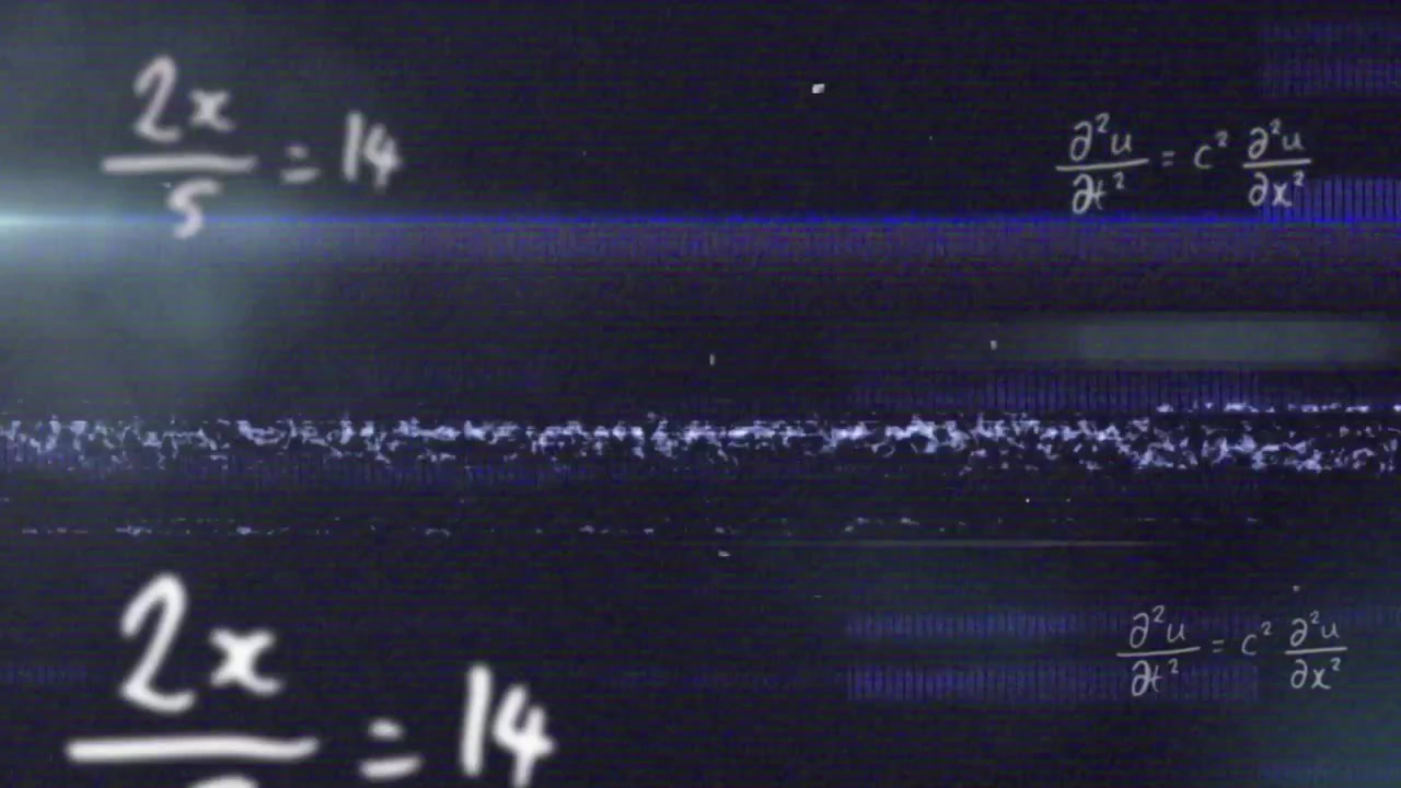 Glitchy skærm åbner, kridtligninger falmer, viser matematik mens scanlines og støjbjælke driver