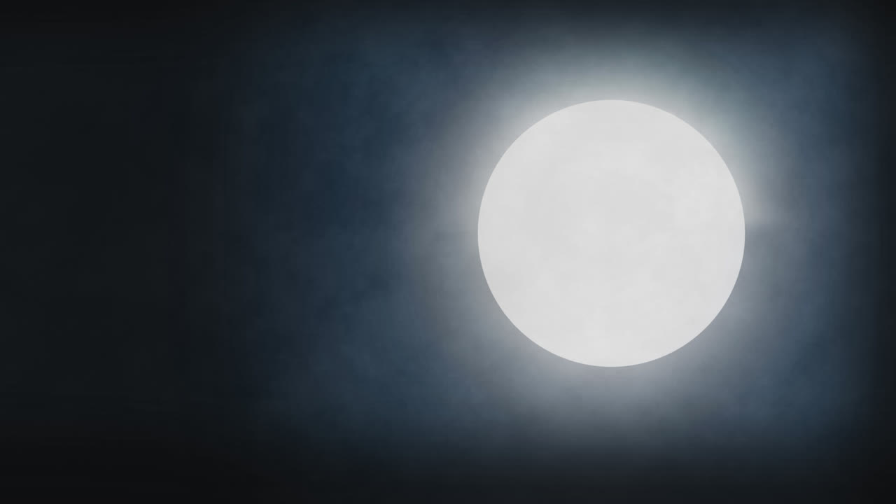 луна и облака дыма