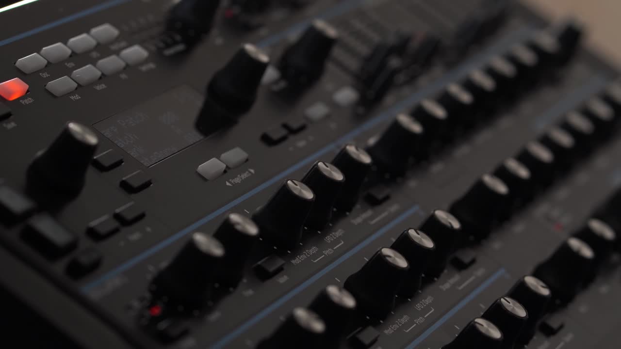 inspira la creatividad con videos de bucle sin problemas de equipos de estudio, incluidos teclados, mezcladores e interfaces de audio