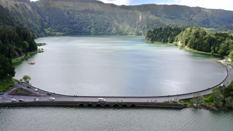 Lagoa-azul-lake-and-stone-bridge-of-Sete