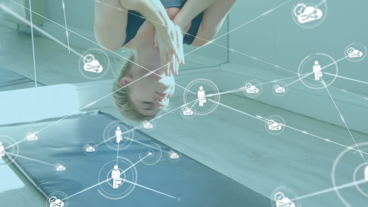 체육관에서 운동하는 동안 거꾸로 매달린 백인 여성 위에 연결된 아이콘의 애니메이션