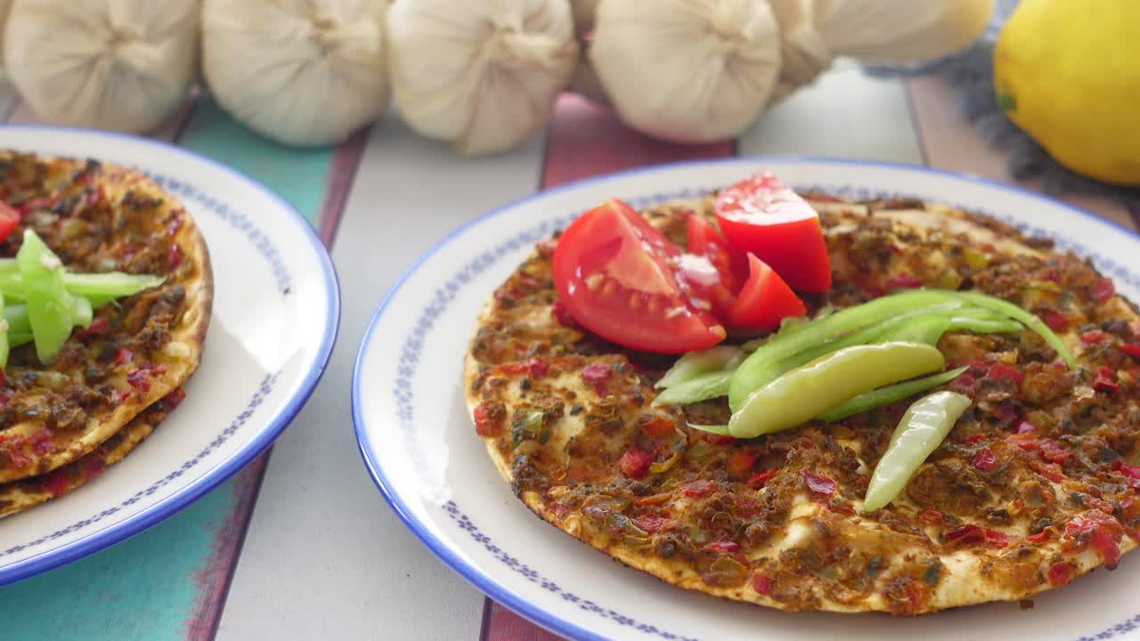 Turkkilainen pizza - Lahmacun