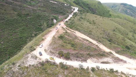 vehículos todoterreno 4x4 en senderos de terreno accidentado en el parque nacional serra da canastra en evento terrestre, minas gerais, brasil