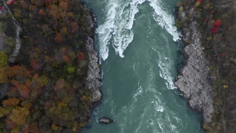 Drone-Sobre-El-Agujero-Del-Diablo---Cataratas-Del-Niágara