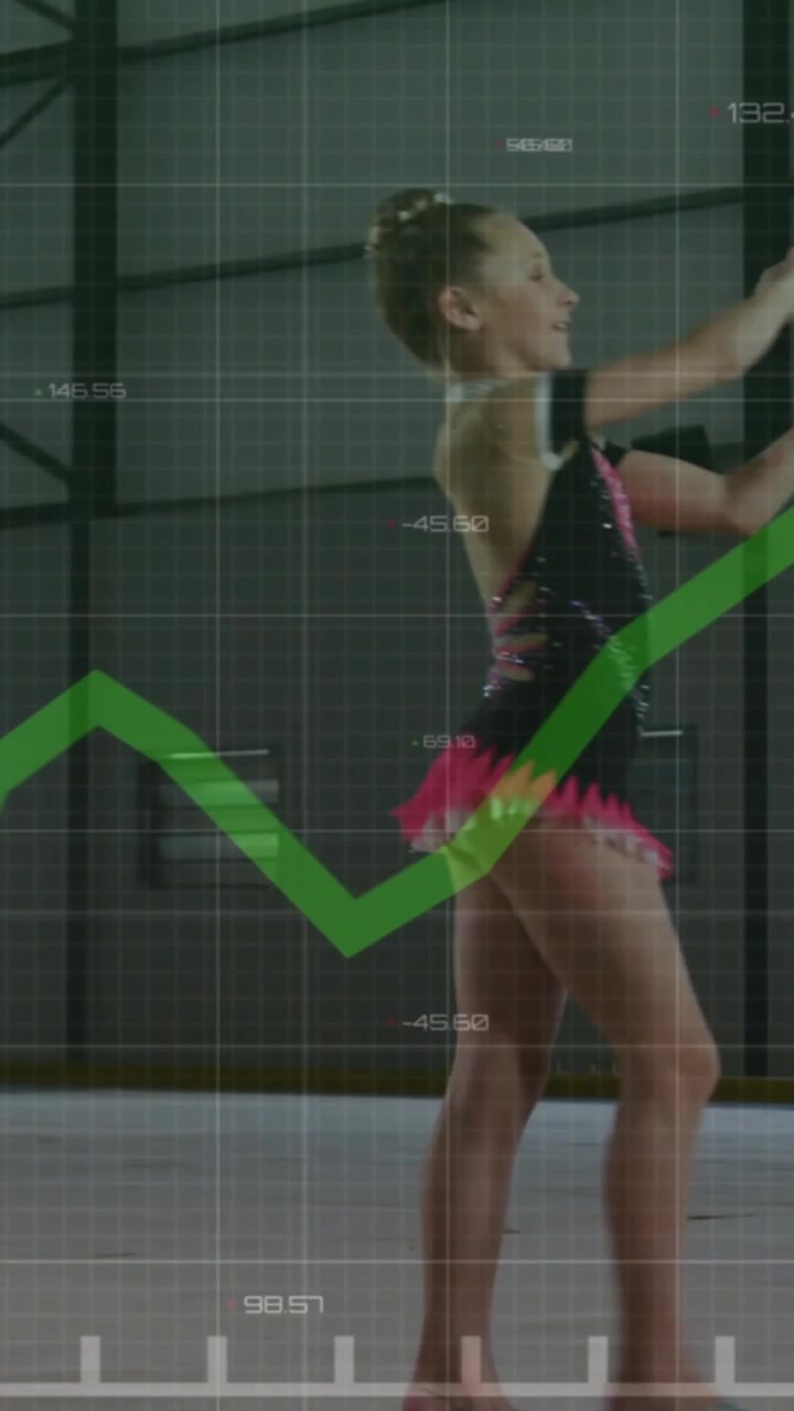 Video verticale: Grafico verde che si sposta, ginnasta che entra da sinistra, esegue una routine con il nastro per statistiche sportive.