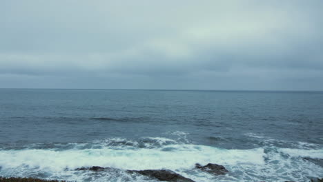 Big-Waves-at-Cape-Paterson-Bay-Beach,-Pan-left-to-right-Overcast,-Australia-Victoria