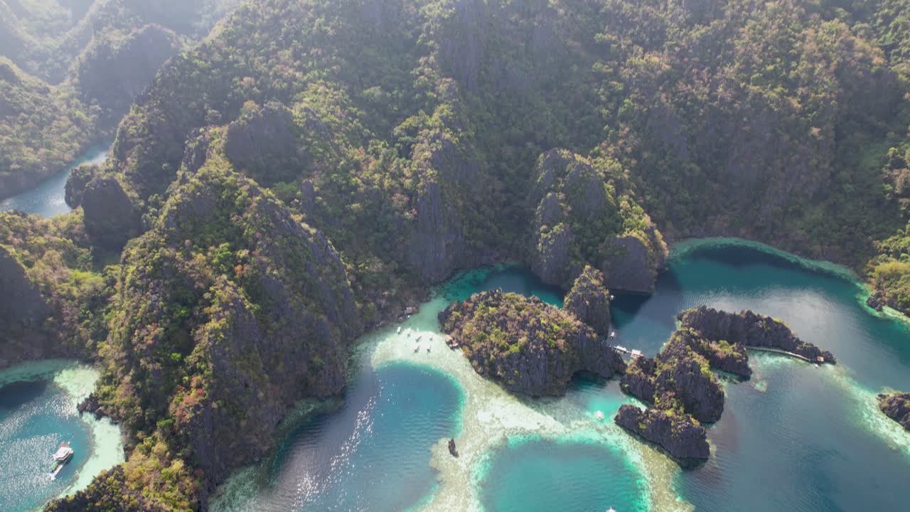 4K drone video of Twin Lagoon, the popular tourist spot near Coron in Palawan, Philippines. The drone pans up to reveal the stunning mountains and islands in this part of Palawan.