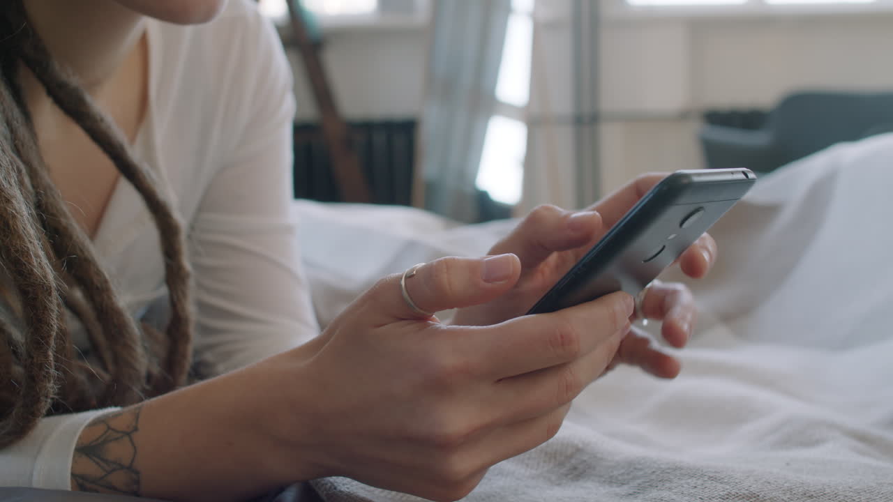 Using Smartphone In Bed