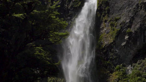 Imágenes-Estáticas-En-Cámara-Lenta-De-La-Parte-Superior-De-La-Cascada-Devil&#39;s-Punchbowl---Arthur&#39;s-Pass,-Nueva-Zelanda