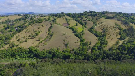 Campo-De-El-Camito-Cerca-De-La-Presa-De-Bao-En-República-Dominicana