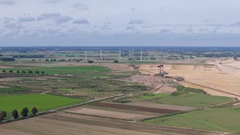 Ehemaliger-Standort-Des-Dorfes-Immerath-In-Deutschland-Mit-Angrenzendem-Kohlebergwerk