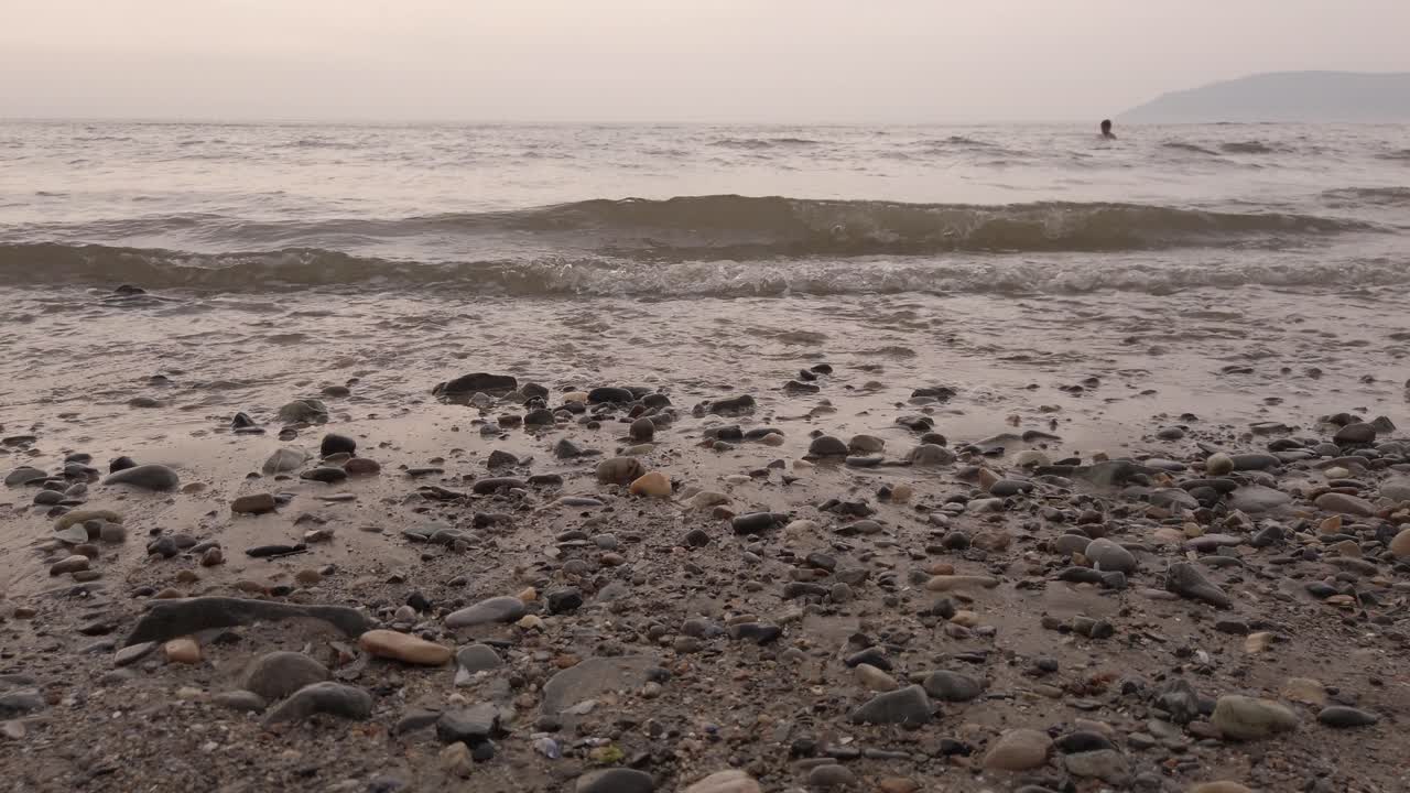 해안에 도착하는 파도