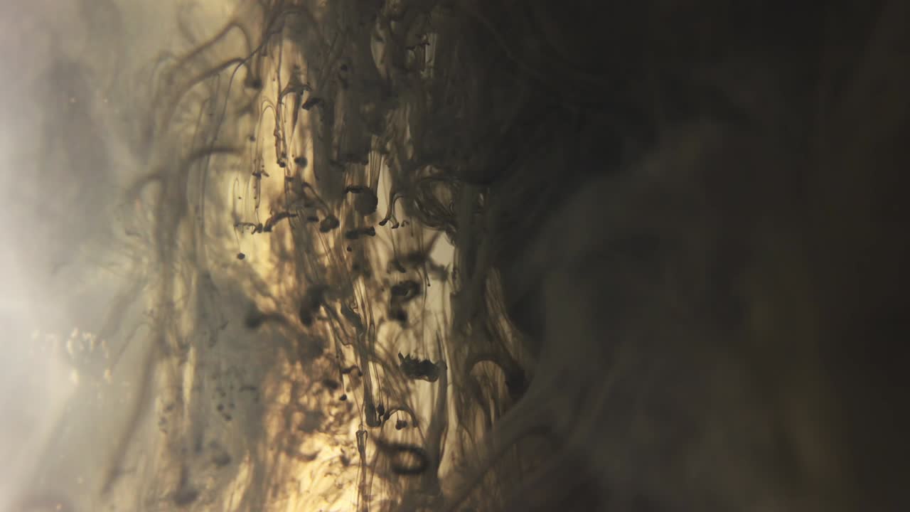 tinta atmosférica blanca con nubes blancas muy finas