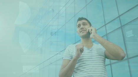 animación del procesamiento de estadísticas sobre un hombre sonriente usando un teléfono inteligente