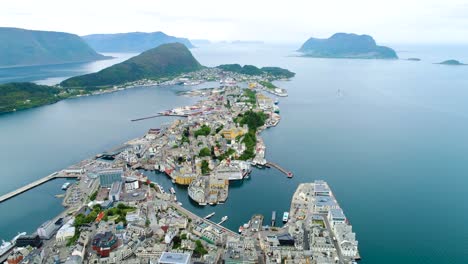 Luftaufnahmen-Der-Stadt-Alesund,-Norwegen