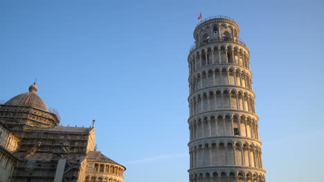 la torre inclinada de pisa , italia