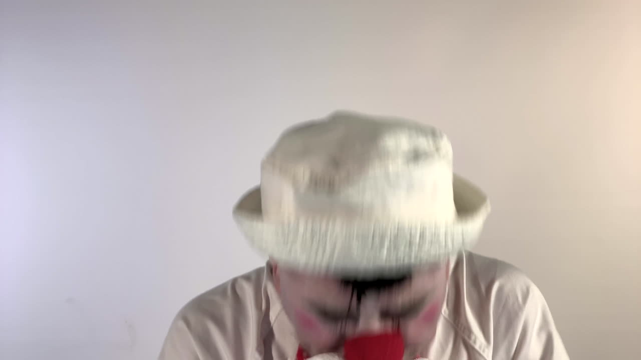 이모티콘 광대 - 재채기 얼굴