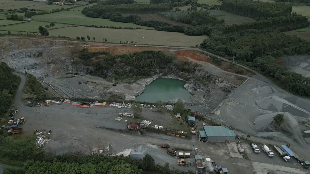 Massive quarry covering an area of 100 hectares