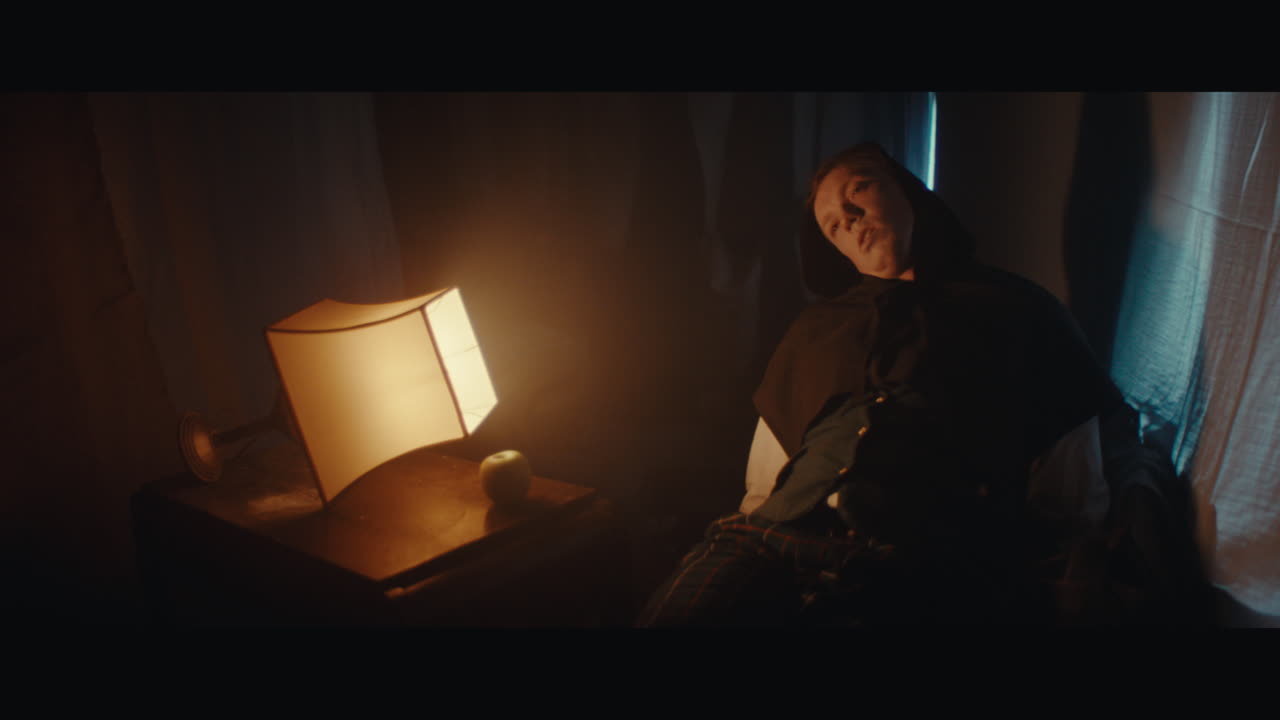 A  dead man inside the gypsy circus cart