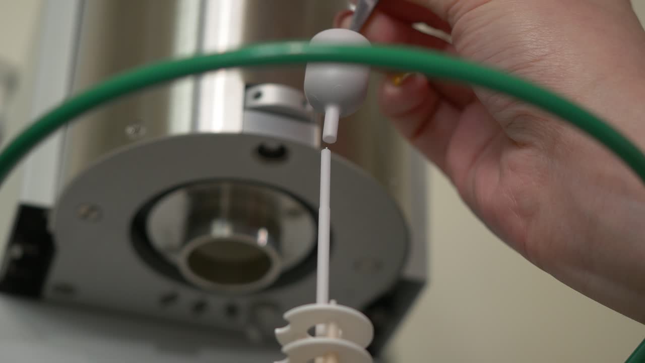 의료 장비 및 플 취급