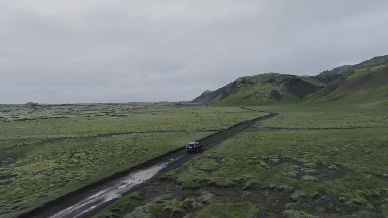 Reykjanesbaer Highlands, roadtrip in auto, Islanda, campagna rurale, paesaggio ghiacciato