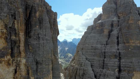 vistas aéreas de las tre cime di lavaredo en los dolomitas italianos