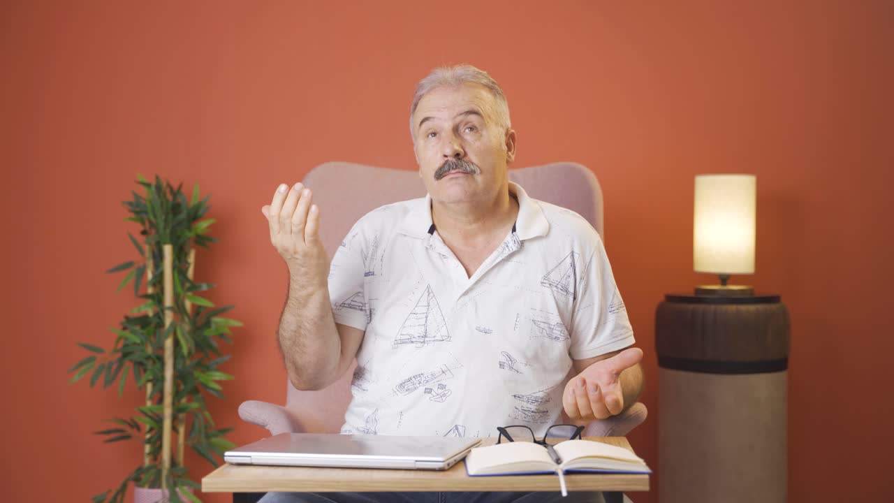 주저하는  ⁇ 은이.